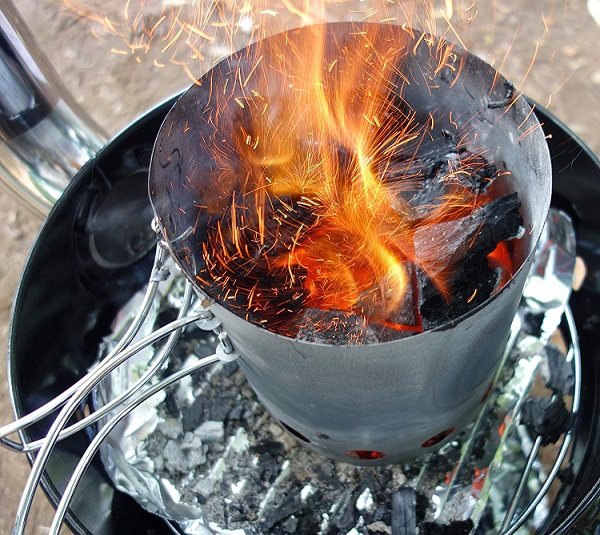 バーベキューでの炭への着火は火おこし器セットが超絶便利！ 炭の節約 